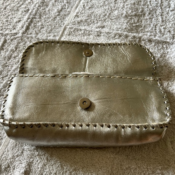 KARIM BOURIAD MARRAKECH SILVER METALLIC LEATHER CLUTCH BAG. - Picture 2 of 10